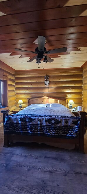 2 室のベッドルーム、アイロン / アイロン台、WiFi (無料)、ベッドシーツ