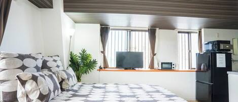 1 bedroom, desk, free WiFi, bed sheets