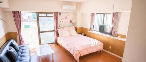 1 bedroom, desk, free WiFi, bed sheets