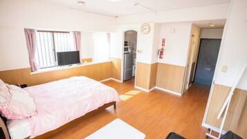 1 bedroom, desk, free WiFi, bed sheets