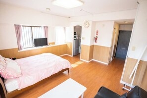 1 bedroom, desk, free WiFi, bed sheets
