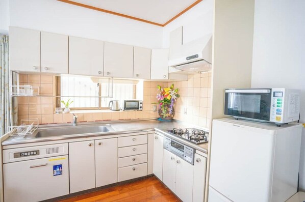 雪櫃、微波爐、爐具、廚房用具/餐具/器皿