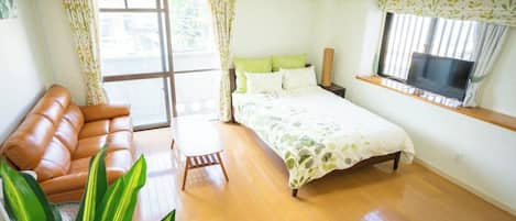 1 soverom, skrivebord, wi-fi (inkludert) og sengetøy