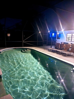 حمّام سباحة خارجي، حمّام سباحة مُدفَّأ