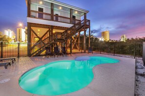 Outdoor pool, sun loungers - Private Pool, Private Beach Access, Kid Friendly, Bars, Privacy, Great Location (Orange Beach)