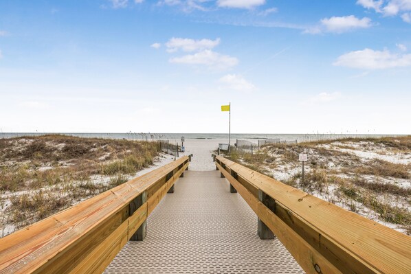 Beach nearby - Private Pool, Private Beach Access, Kid Friendly, Bars, Privacy, Great Location (Orange Beach)