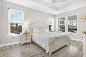 3 室のベッドルーム、アイロン / アイロン台、WiFi (無料)、ベッドシーツ