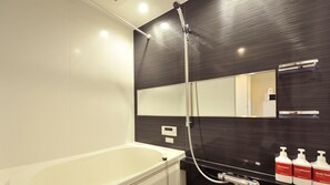 Hair dryer, towels - Standard Room  207 - 207 / Osaka Ōsaka (Osaka)