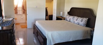 This is a three bedrooms three bathrooms house that is fully furnihsed