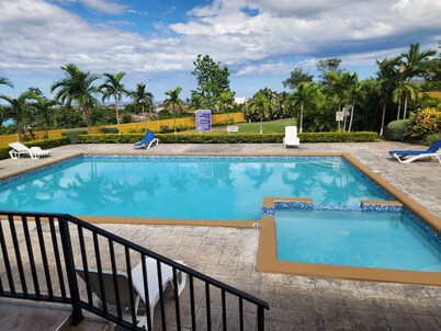 This is a three bedrooms three bathrooms house that is fully furnihsed