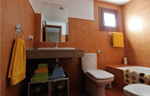Combined shower/tub, hair dryer, bidet, towels - House with 3 bedrooms and 3 bathrooms, private pool, large solarium in Rodalquilar (Rodalquilar)