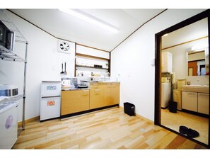 雪櫃、微波爐、爐具、廚房用具/餐具/器皿