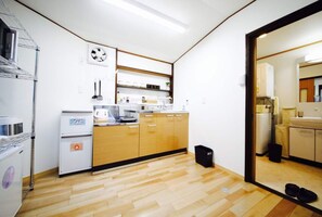 冰箱、微波炉、炉灶、电热水壶