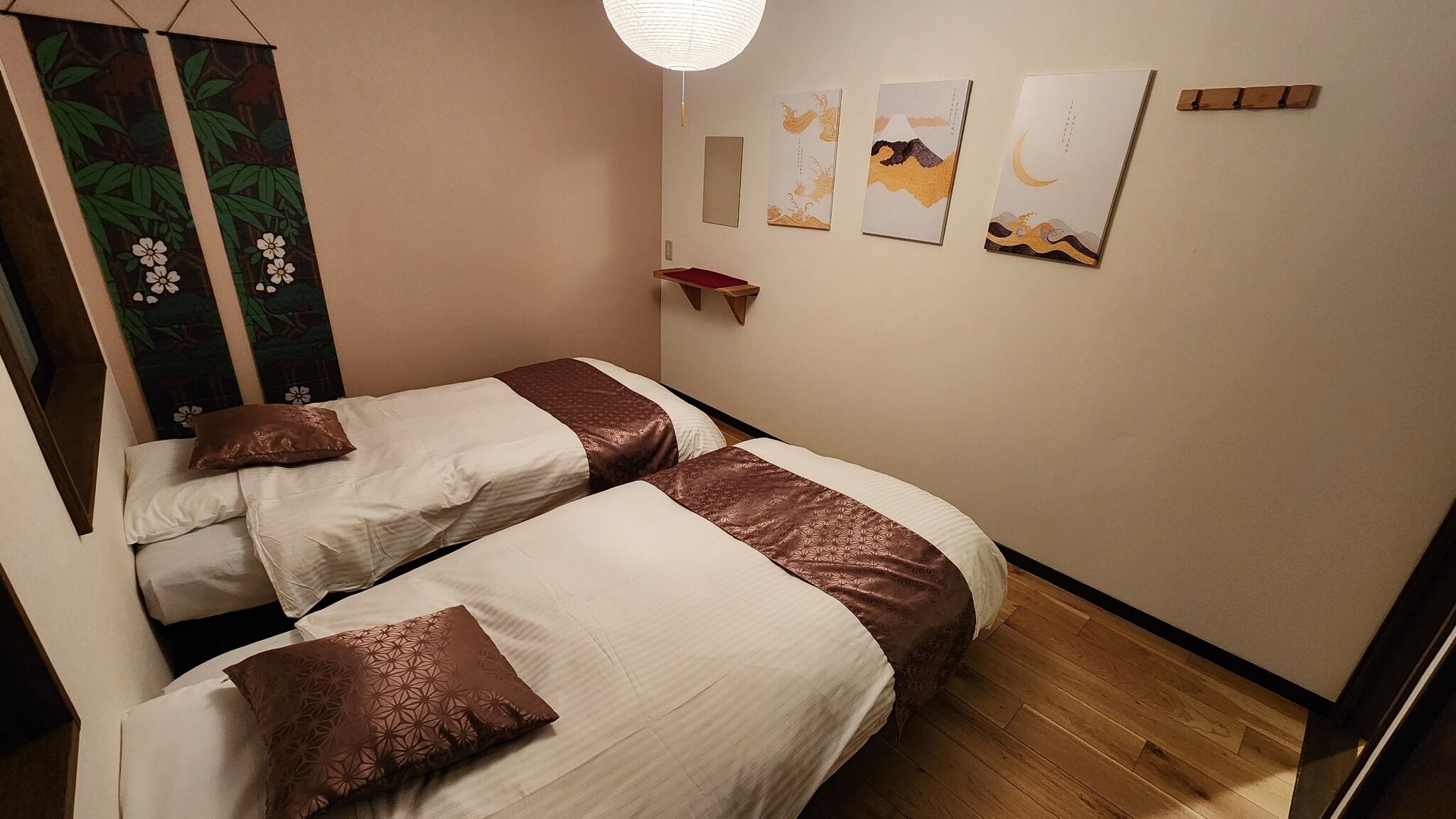 4 bedrooms, free WiFi, bed sheets