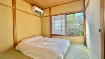 3 bedrooms, desk, free WiFi, bed sheets