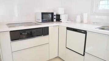 Fridge, microwave, stovetop, cookware/dishes/utensils