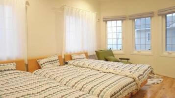 3 多间卧室、办公桌、免费 WiFi、床单