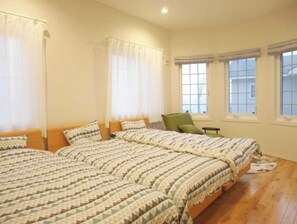 3 多间卧室、办公桌、免费 WiFi、床单