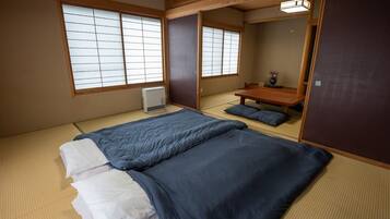 6 bedrooms, desk, iron/ironing board, free WiFi