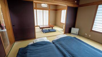 6 bedrooms, desk, iron/ironing board, free WiFi