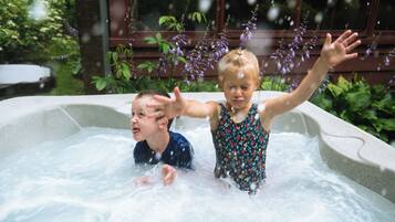 Bañera de hidromasaje exterior