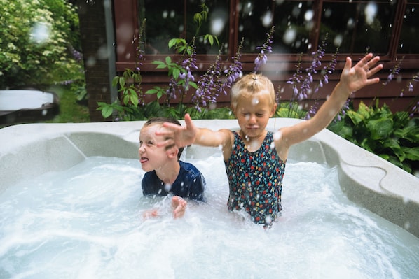 Baignoire à remous extérieure