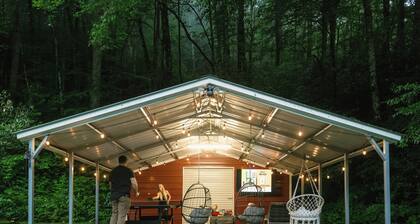 Cozy Stay Near Brevard: Hot Tub & Creek Views