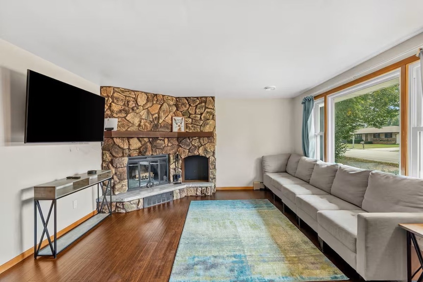 Walk To Lambeau! 4br Home, Sleeps 8 - Green Bay, WI
