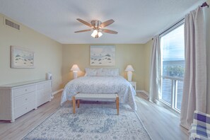 2 bedrooms, iron/ironing board, free WiFi, bed sheets - BOOK YOUR BEACH VACATION! 2-Bedroom 2-Bath Condo! Sleeps Up to 9 Guests (Destin)