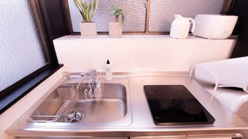 Fridge, microwave, stovetop, cookware/dishes/utensils
