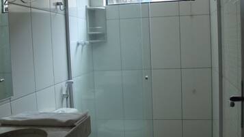 Basic Room | Bathroom | Shower, towels