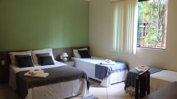 Basic Room | Desk, WiFi, bed sheets