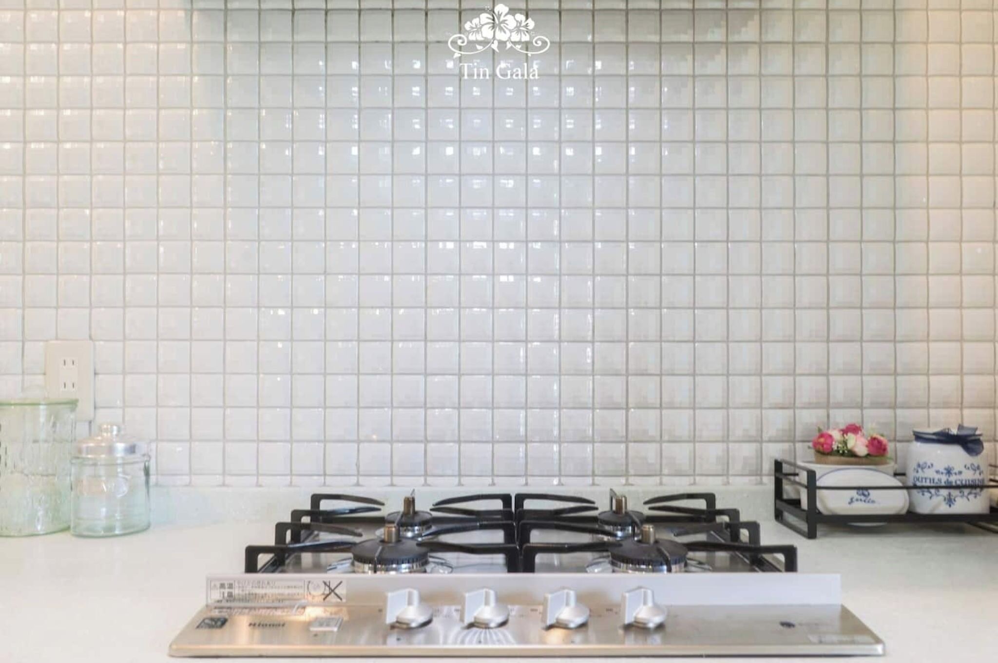 Kjøleskap, mikrobølgeovn, kokeplater og vannkoker