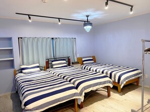 5 quartos, escrivaninha, ferros/tábuas de passar roupa
