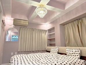 5 bedrooms, desk, iron/ironing board, free WiFi