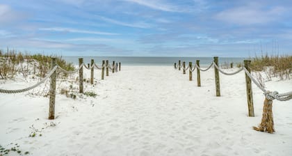 The Sandy Crab - A Waterfront Luxury Vacation Home