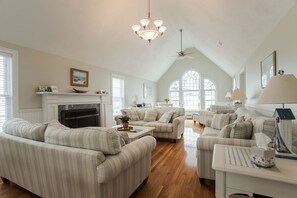 Télévision, cheminée