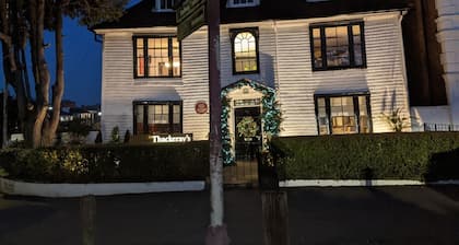 Lovely Stables mew's house in hidden town location