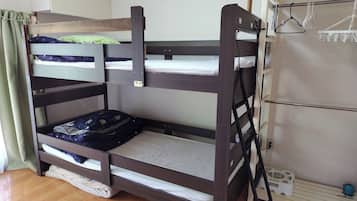 2 dormitorios, escritorio, tabla de planchar con plancha y wifi gratis