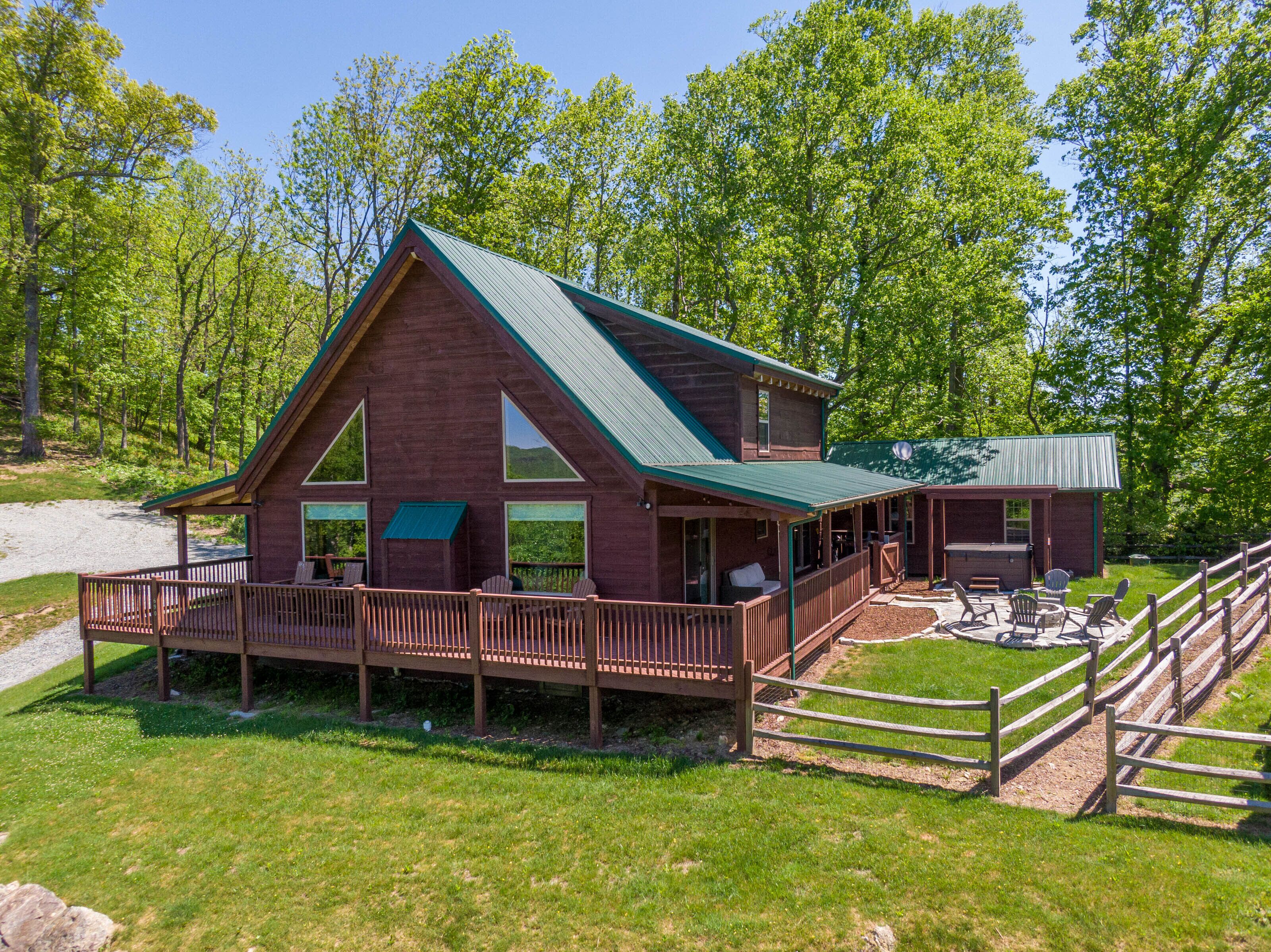 Heavenly Haven Retreat - brand new home near Boone, brand new hot tub!