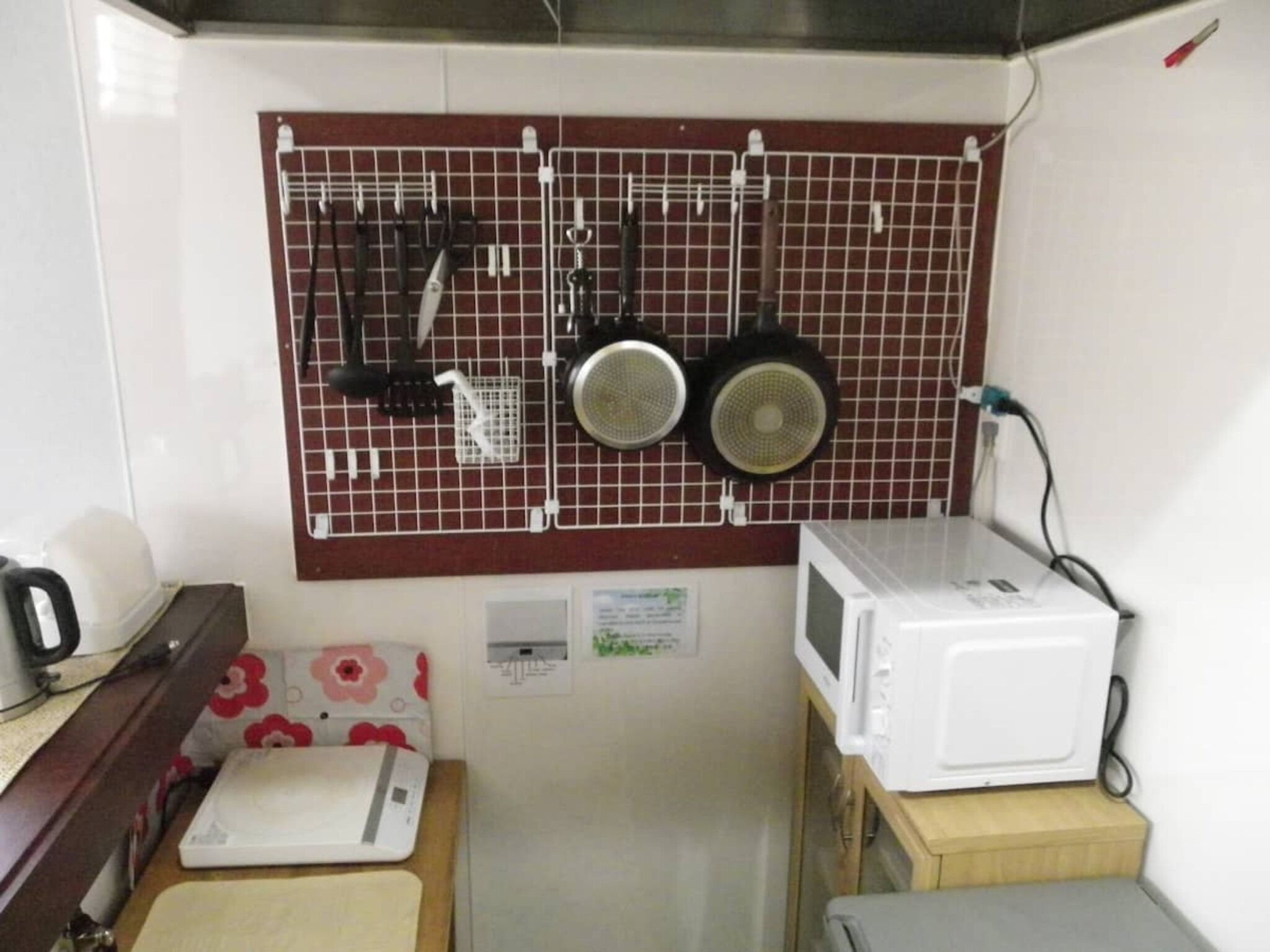 Refrigerador, microondas, parrilla de estufa y tostadora 