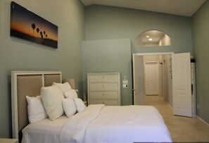 3 bedrooms, in-room safe, desk, iron/ironing board