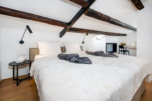 3 chambres, fer et planche à repasser, lit de bébé portatif