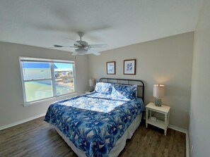 5 bedrooms, iron/ironing board, free WiFi, bed sheets