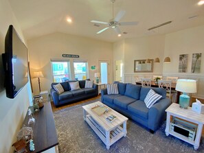 TV - Cute Cottage in Morgantown.  Pools, Beach, Pickleball (Gulf Shores)