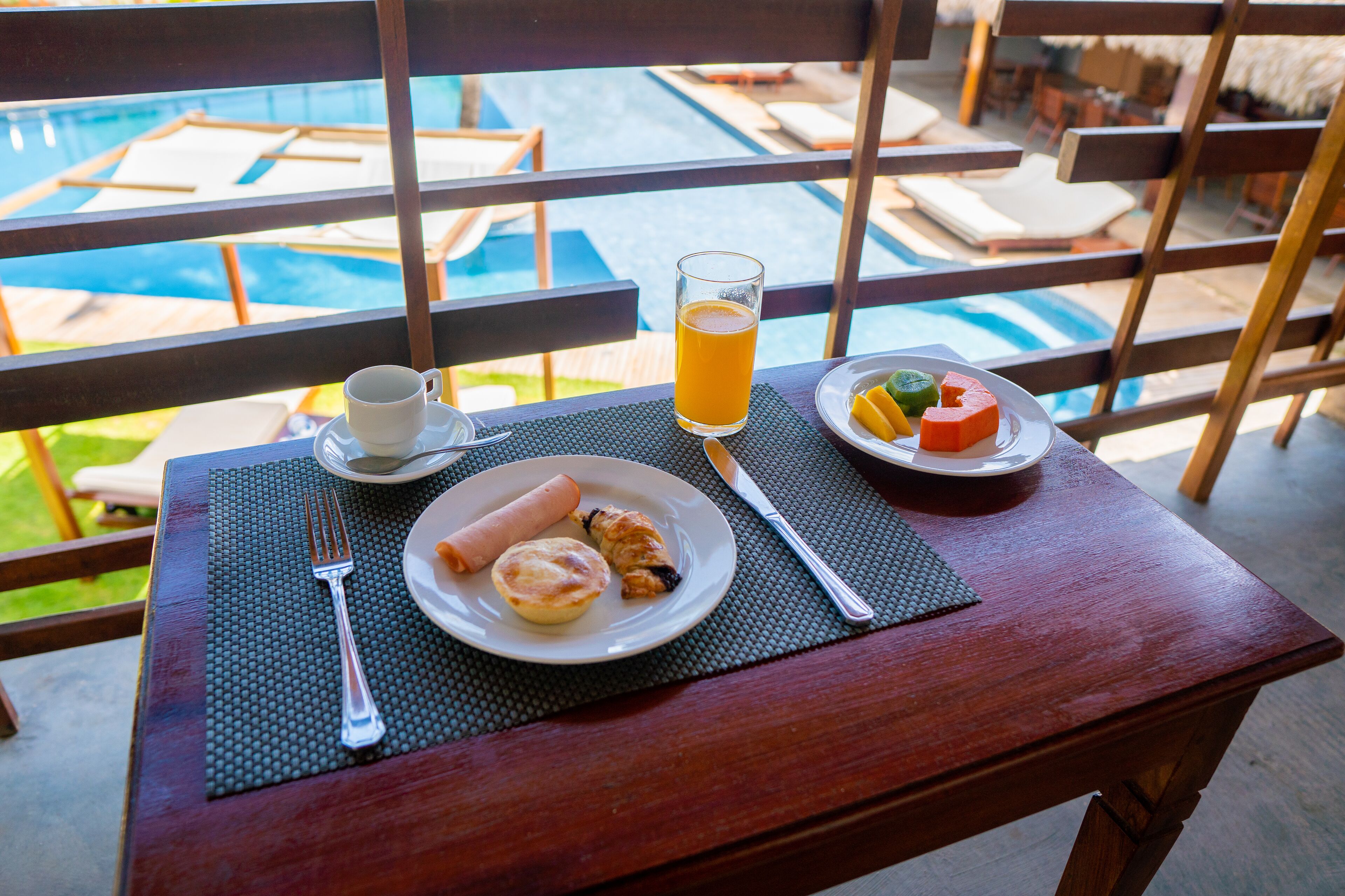 Comfort Double Room, Pool View | Minibar, individually decorated, individually furnished, bed sheets