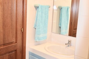 Doccia, bidet, asciugamani