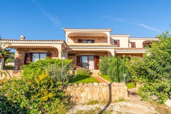 Unclassified image, 1 of 13, button