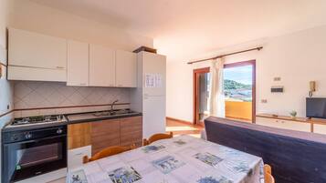 Réfrigérateur, four, plaque de cuisson