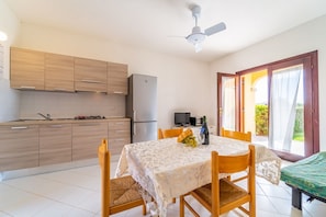 Dining - Amber Three-room apartment sleeps 6, with WIFI (San Teodoro)